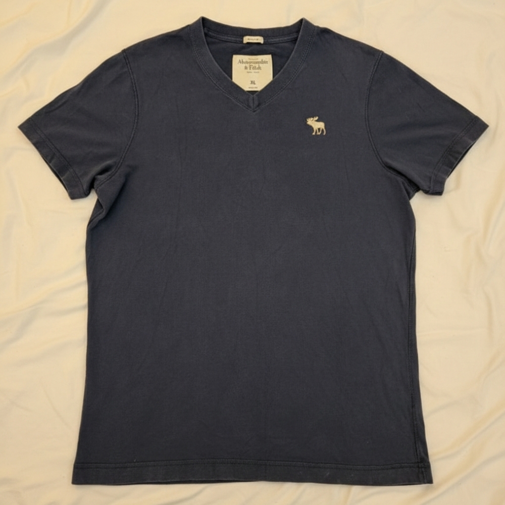 Vintage Abercrombie & Fitch Men's Navy V Neck T-Shirt Muscle Fit